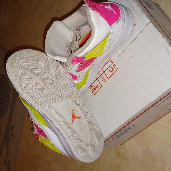 Jordan 4s - Picture 6 of 8